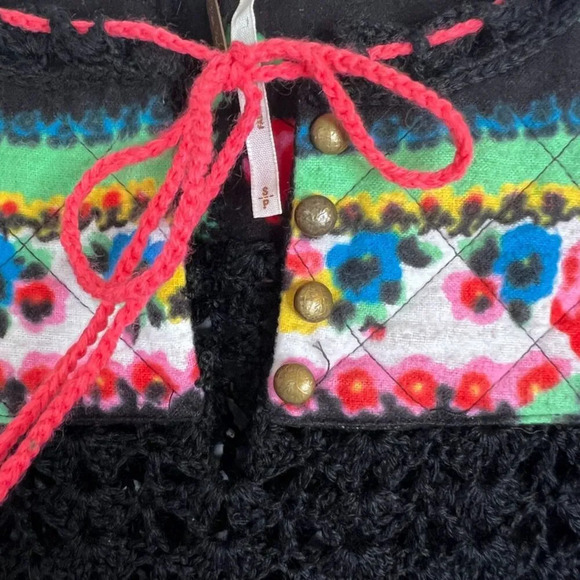 Free People Black Open Weave Felted Floral Crochet Boho Sweater Size Small - Picture 6 of 9